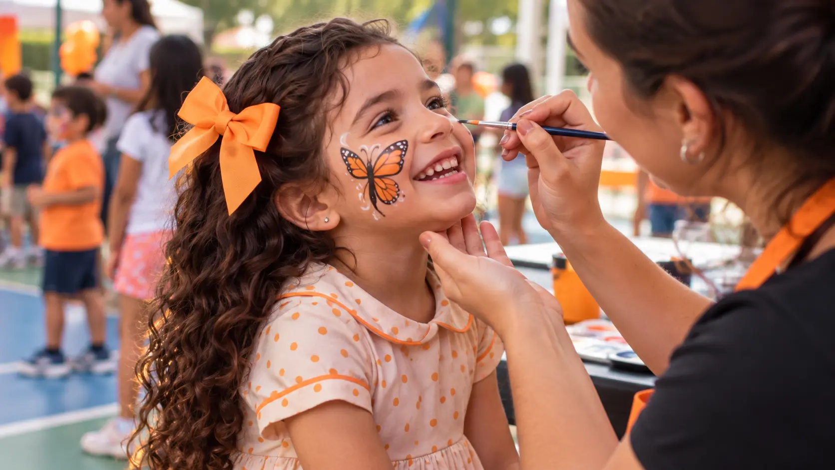 Menina recebendo pintura facial